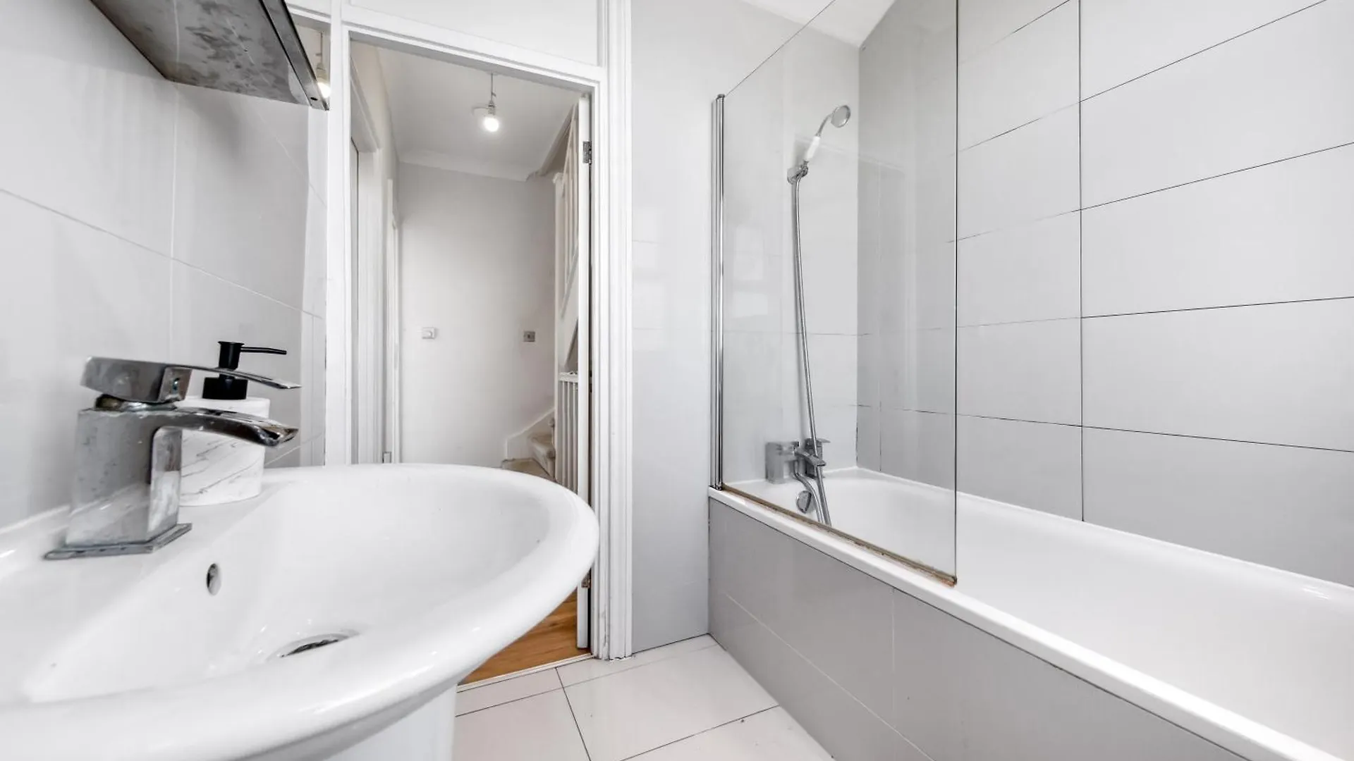 Lea Bridge Residence London Apartment