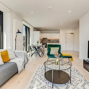  Apartment Shywharf